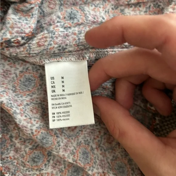 American Eagle Outfitters Women’s Multicolor Floral Blouse Size M NWOT V Neck - Picture 13 of 14